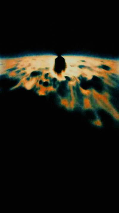 ，