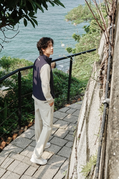 YIBO-OFFICIAL：
#王一博HH全球品牌代言人#
维港风起向远而行，扬帆竞速迎浪起航。HELLY HANSEN全球品牌代言人@王一博·YIBO 今日亮相「航海正当时」活动现场，只要想出发，航海正当时！
#王一博HH航海正当时#​​​
