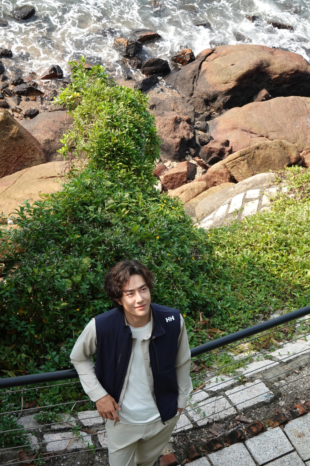 YIBO-OFFICIAL：
#王一博HH全球品牌代言人#
维港风起向远而行，扬帆竞速迎浪起航。HELLY HANSEN全球品牌代言人@王一博·YIBO 今日亮相「航海正当时」活动现场，只要想出发，航海正当时！
#王一博HH航海正当时#​​​