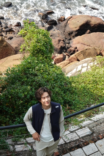 YIBO-OFFICIAL：
#王一博HH全球品牌代言人#
维港风起向远而行，扬帆竞速迎浪起航。HELLY HANSEN全球品牌代言人@王一博·YIBO 今日亮相「航海正当时」活动现场，只要想出发，航海正当时！
#王一博HH航海正当时#​​​