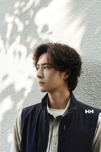 YIBO-OFFICIAL：
#王一博HH全球品牌代言人#
维港风起向远而行，扬帆竞速迎浪起航。HELLY HANSEN全球品牌代言人@王一博·YIBO 今日亮相「航海正当时」活动现场，只要想出发，航海正当时！
#王一博HH航海正当时#​​​