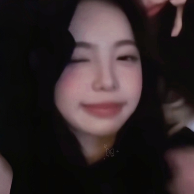 事实上我不磕绚安但是呢，绚安她，就是她们有属于她们的羁绊，她们不是恋人的那种感觉，她们感觉是，额，就是感觉像夫妻，她们肯定已经结婚了，结婚了很久的那种感觉，就是我觉得她们一出生就应该结婚。
记得单收，…