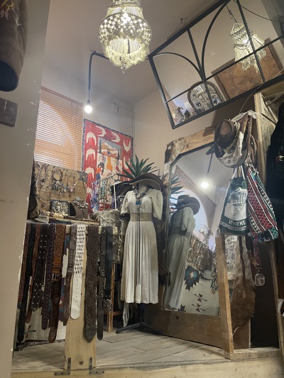一家既有古着又有调酒喝的小店