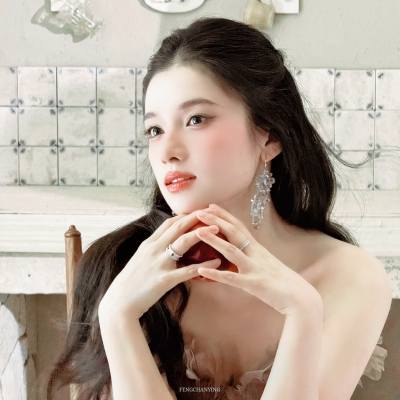 张婧仪 