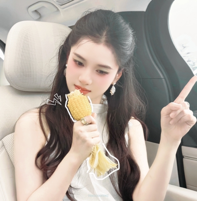 张婧仪 