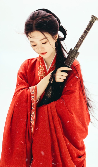 一微尘里三千界，半刹那间八万春。