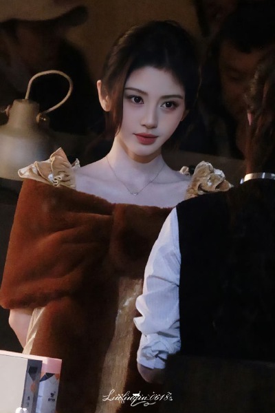 鞠婧祎