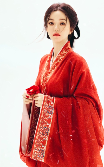 一微尘里三千界，半刹那间八万春。