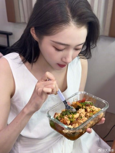 关晓彤