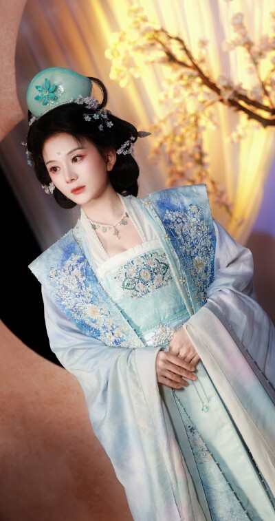 马秋元《与君朝朝赴明月》乔韫