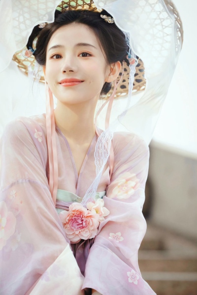 杏花疏影里，吹笛到天明。二十余年如一梦，此身虽在堪惊。