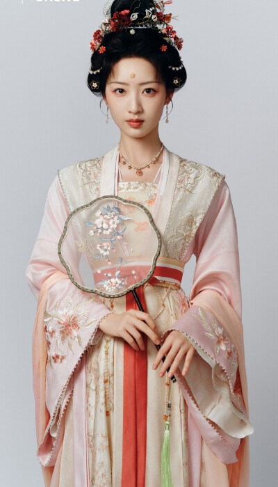 邓恩熙《恰逢春》杨善衡