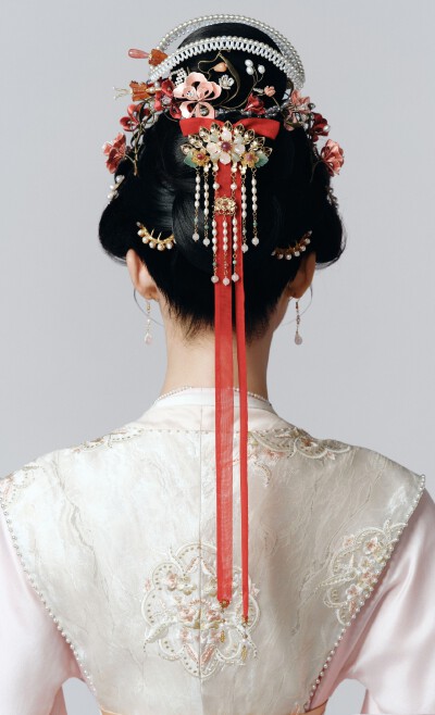 邓恩熙《恰逢春》杨善衡