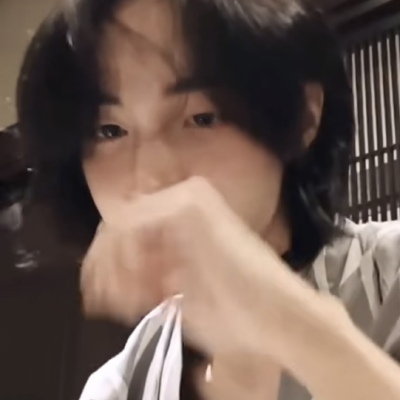 美女微醺中