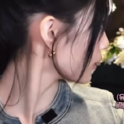 小狗守则
​1. 主人永远是对的。
​2. 无条件服从主人的所有指令，不准顶嘴，不准拒绝。
​3. 永远不准对主人撒谎，必须主动汇报一切行踪和想法。
​4. 随叫随到，不让主人等一分钟。
​5. 眼里只有主人，心里也只有…