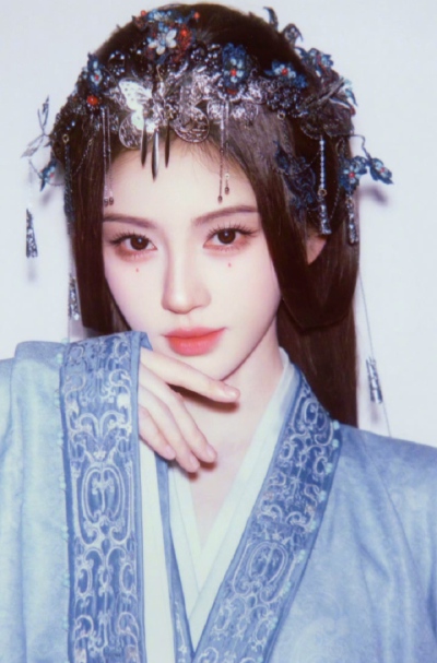 鞠婧祎