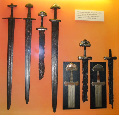 ▲长剑是维京武士的典型武器，也是社会地位的象征
德国布斯多夫 海塔布维京博物馆藏
