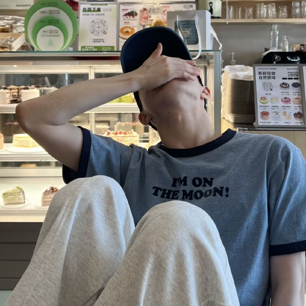头像丨男头 因为孤独的总和 让我们相互依偎着
