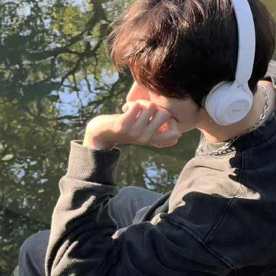 头像丨男头 审美与爱都是很难降级的东西
