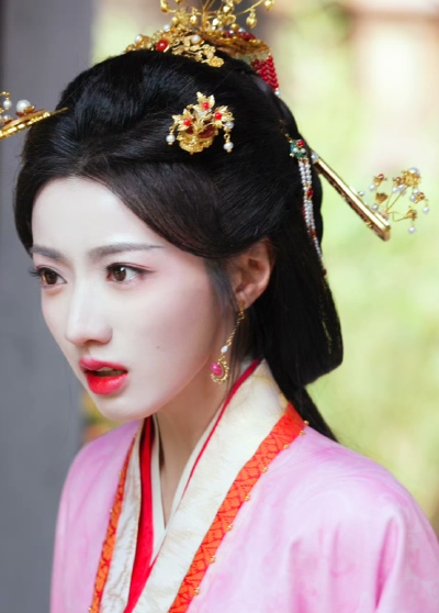 黄奕
