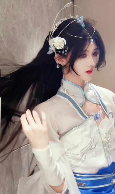 包洁仪