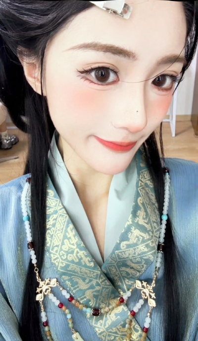 包洁仪