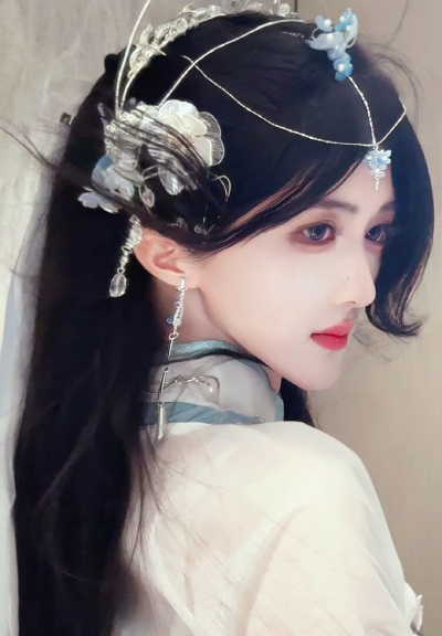 包洁仪