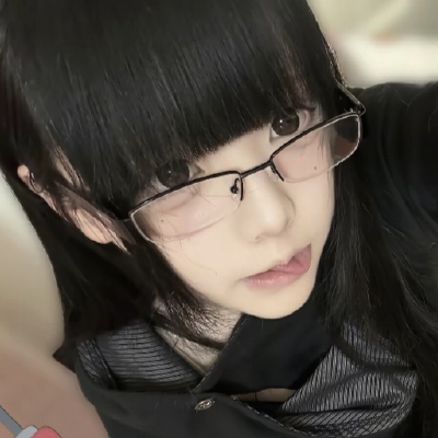 why?都怪我太依赖(>﹏<)，和你恋爱o.O?爱就是比赛∑(O_O;)!幼稚的像一个小孩 (*≧ω≦)，不知道怎么样告白Σ(ｏдｏﾉ)ﾉ，转身我走上舞台 |ω• `)，你的可爱让我沉溺在₍^› ꘍ ‹ ^₎⟆，叮咚着那青春的颜色(´-ω…