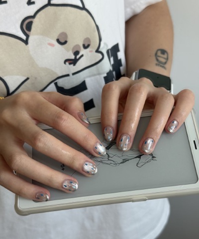 nails