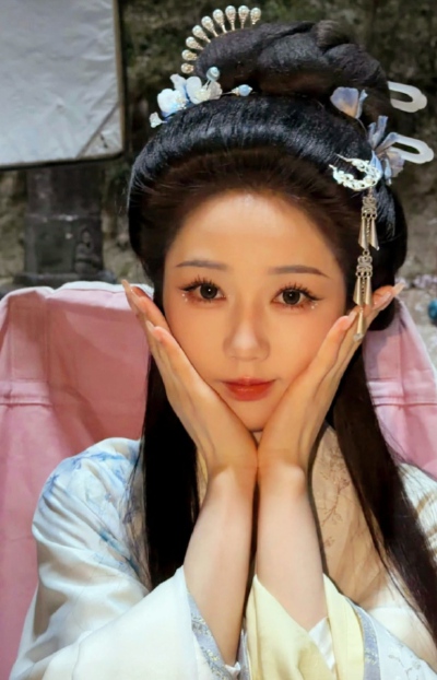 岳雨婷