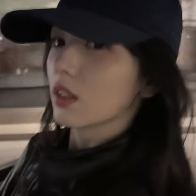 风从我长发间轻轻掠过