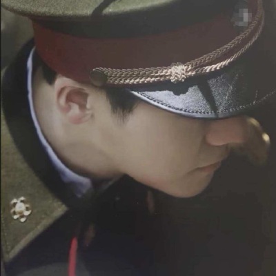 嗯