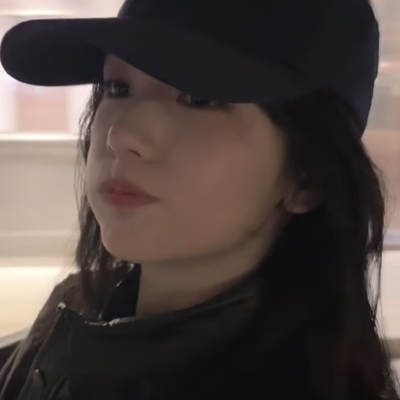 风从我长发间轻轻掠过
