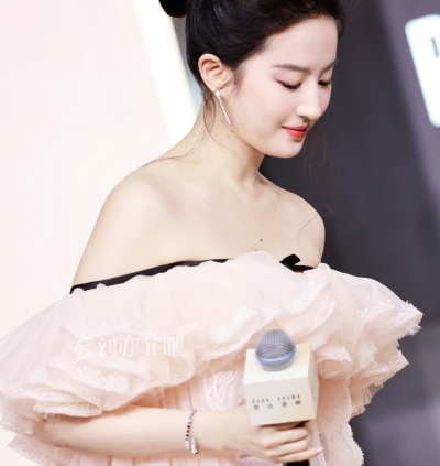 刘亦菲 × BobbiBrown 上海 典藏之夜
刘亦菲芭比波朗全球品牌代言人2026.10.9