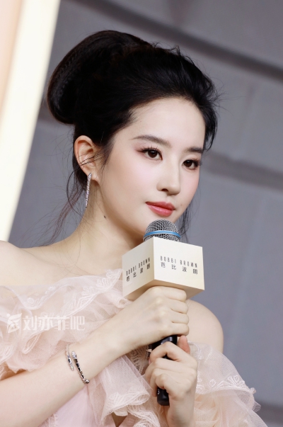 刘亦菲 × BobbiBrown 上海 典藏之夜
刘亦菲芭比波朗全球品牌代言人2026.10.9