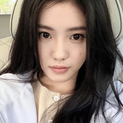 芭菲上的冰淇淋渐渐融化