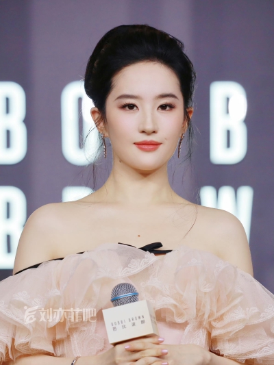 刘亦菲 × BobbiBrown 上海 典藏之夜
刘亦菲芭比波朗全球品牌代言人2026.10.9