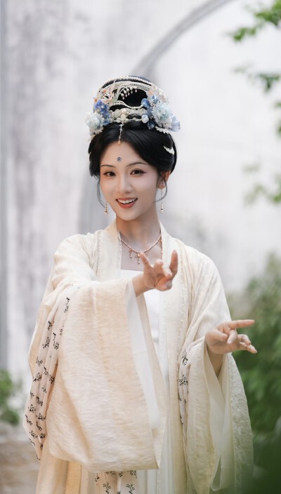 蔡卓音《一瓯春》谢翎书