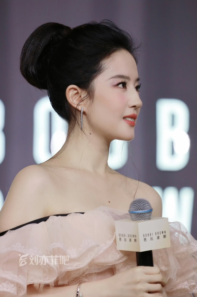 刘亦菲 × BobbiBrown 上海 典藏之夜
刘亦菲芭比波朗全球品牌代言人2026.10.9