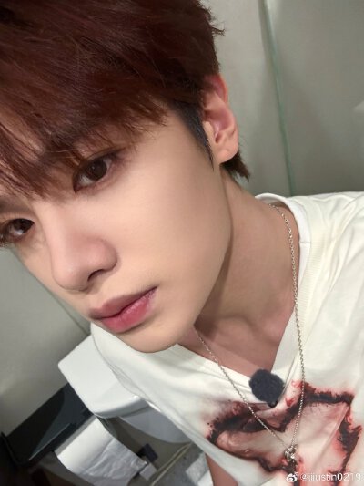 黄明昊