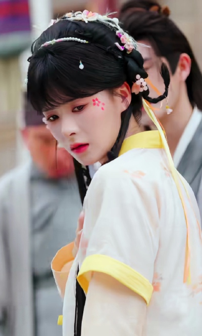 孟娜