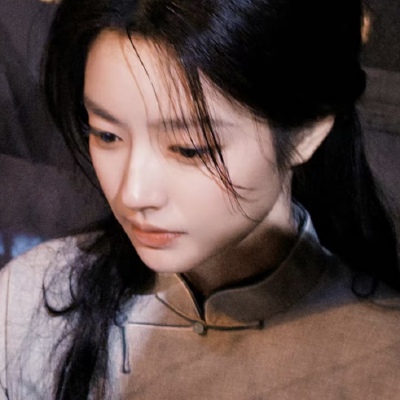 渴望某个地方，会有不流泪的堤防抵挡悲伤。
