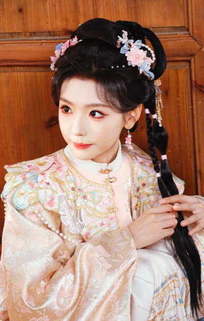 王云云