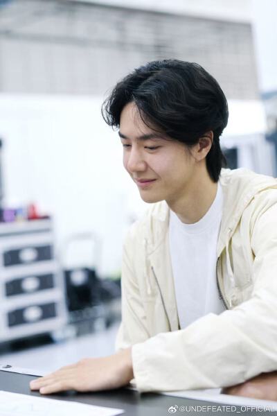 UNDEFEATED_OFFICIAL：
85 on Track丨马来西亚雪邦赛道练车日
从上海赛道登顶落幕
到切入雪邦赛道全新节奏
赤道热浪与高速弯道交织
85 号开启强度拉练
#UNDEFEATED官方赞助赛车手王一博# #85RACING#