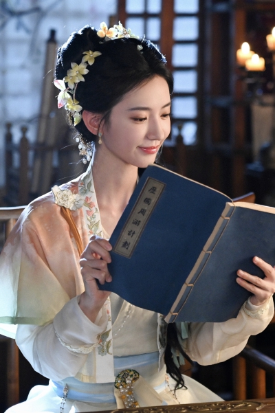 凤栖 张婉莹∣凤知微