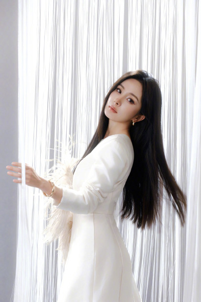 雅诗兰黛全球代言人/杨幂