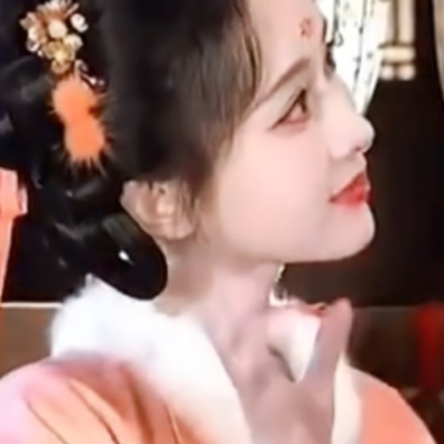 商务女人vs福娃少女
