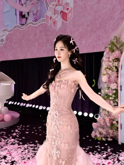 陈都灵