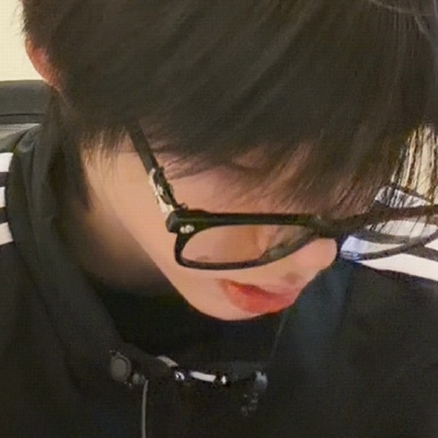 到底为什么要这样戴眼镜