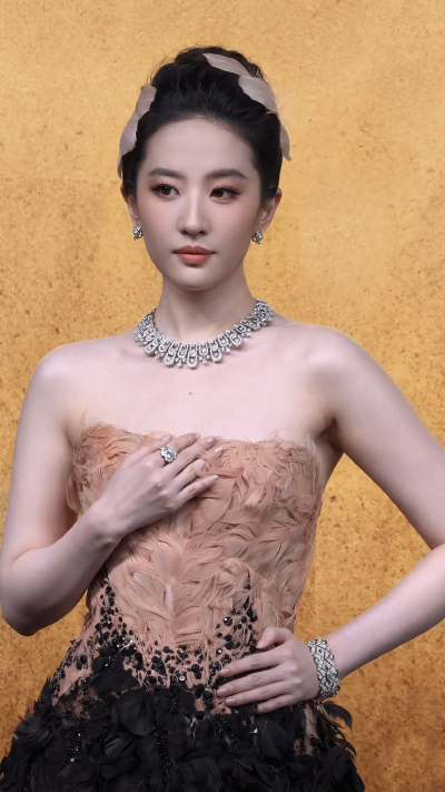 刘亦菲Elie Saab 2026 秋冬黑金羽毛高定礼服压轴亮相苏州·VOGUE时尚之力盛会
#刘亦菲 凤凰神女#
刘亦菲宝格丽全球品牌代言人2026.10.23
